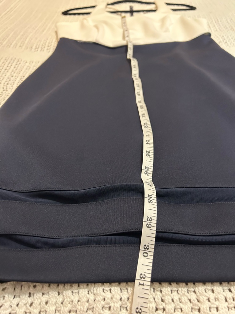 Guess Two-Tone Racerback Sheath Mini Dress in White and Navy Size 12 - Picture 7 of 8